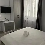 Marysela Mamaia Nord Apartment *